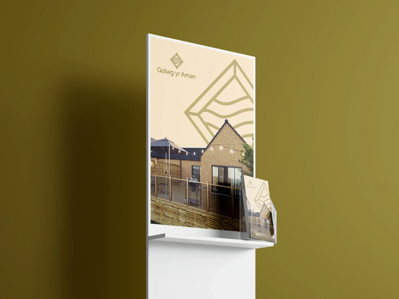 Copy-of-Free_Display_Stand_Mockup_2